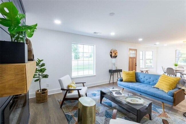 Photo - 2749 Memorial Dr SE