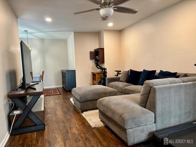 Photo - 1135 Schmidt Ln