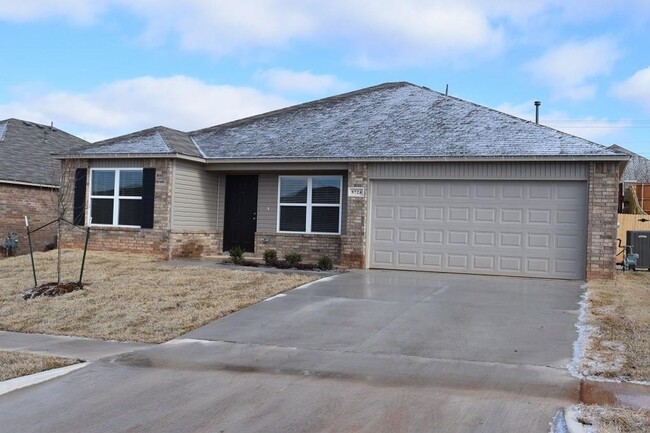 Very Nice 4 Bedroom 2 Bath Home in Yukon S... - Very Nice 4 Bedroom 2 Bath Home in Yukon S...