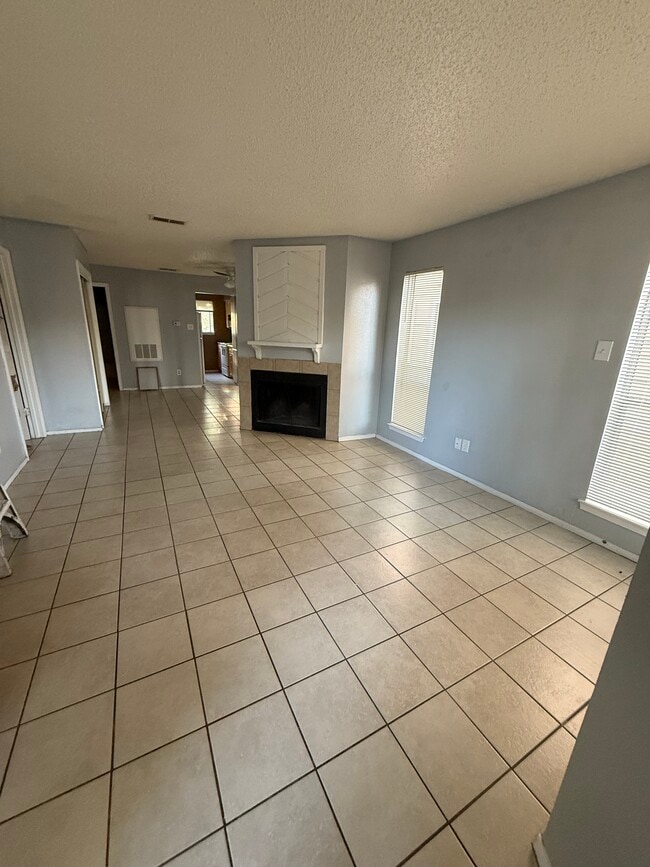 Photo - 2009 West Loop