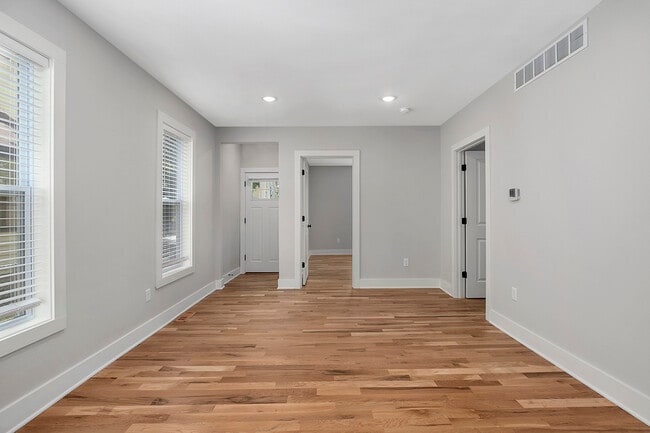 Photo - 751 Veto St NW