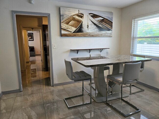 Photo - 1006 14th Ave NW