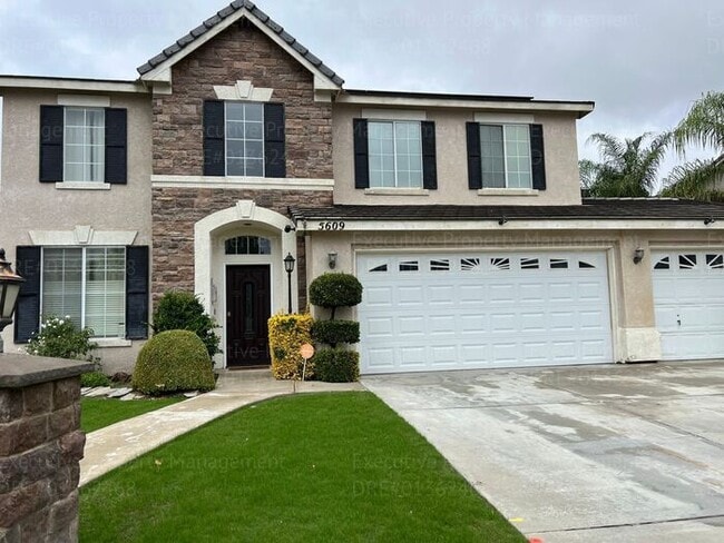 Building Photo - Stunning 4-bedroom, 3 bathroom home located in the westside of Bakersfield this spacious house of...