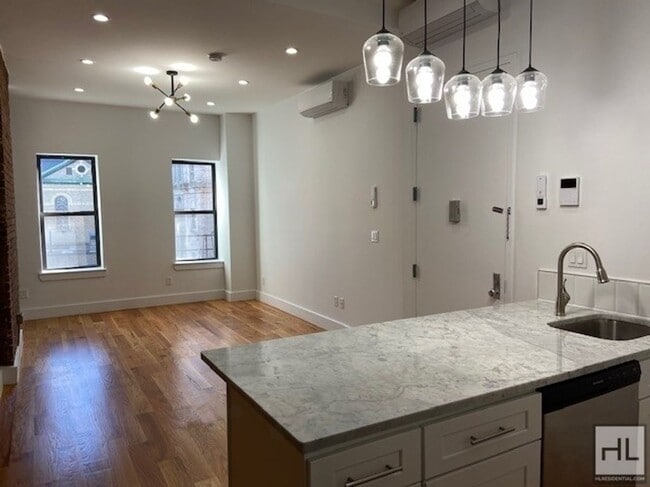 Building Photo - VANDERBILT AVENUE / Renovated 1-Bedroom in... Rental