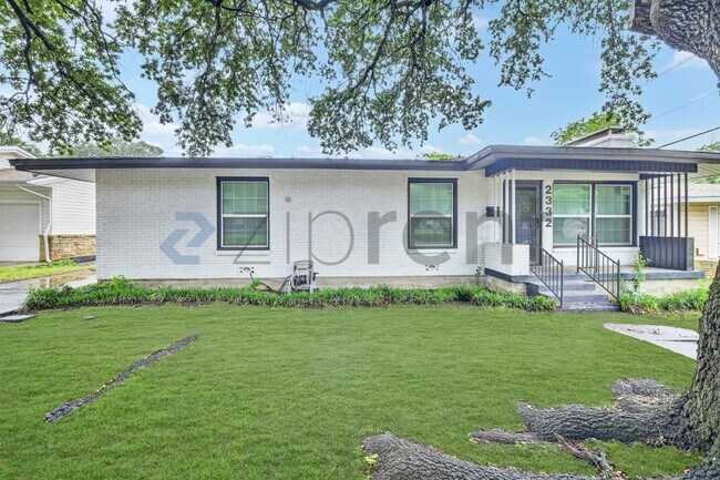 Photo - 2332 Grandview Dr