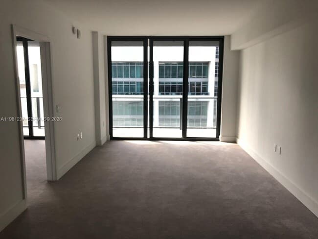 Photo - 121 NE 34th St Unidad L502