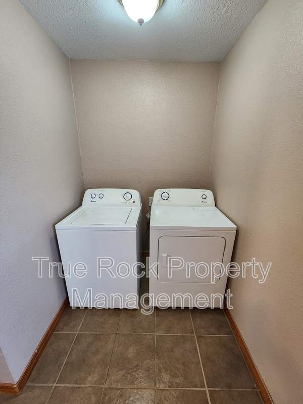 Photo - 218 E 14th St