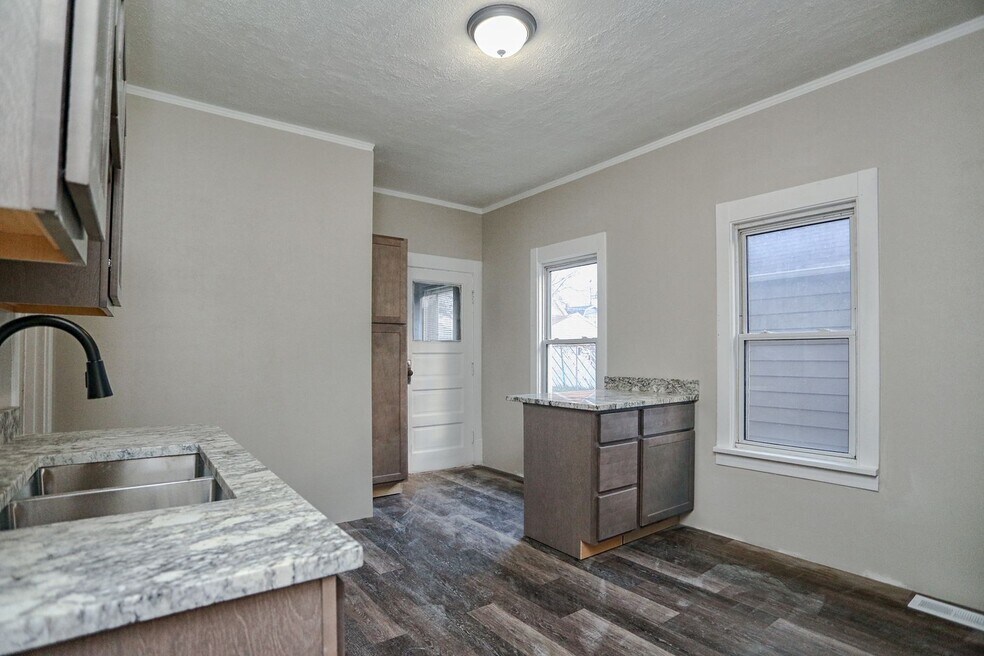 1914 S 70th St Unit Lower