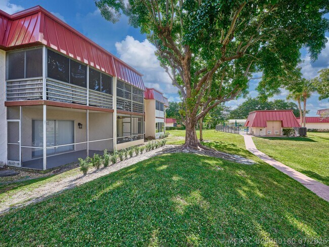 Photo - 12021 W Greenway Dr Unit 105