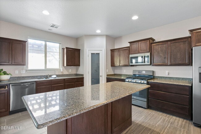 Photo - 7129 Long Meadow Dr