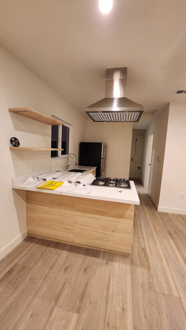 Photo - 129 W Howard St