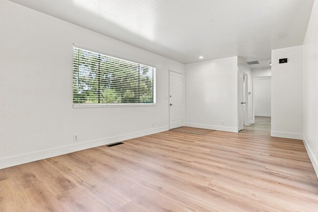 Photo - 224 Green Meadow Dr