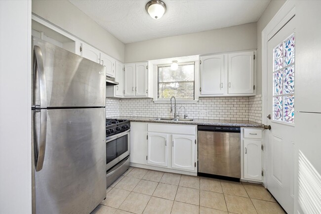 Building Photo - 1536 Michigan St Unit 02