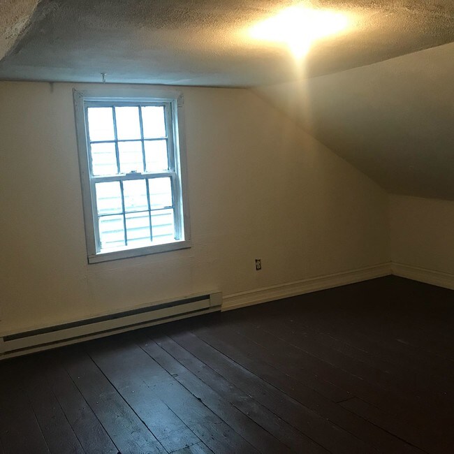 Photo - 321 Walnut St