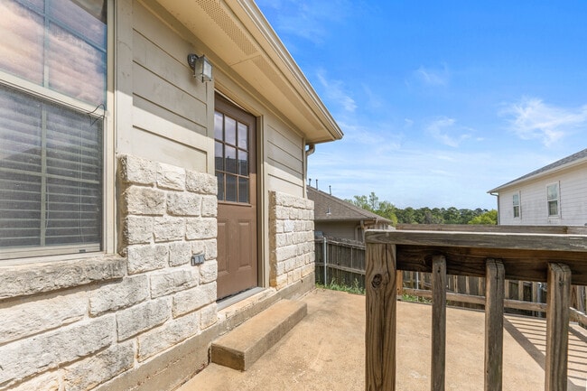 Photo - 100 Sendero Dr
