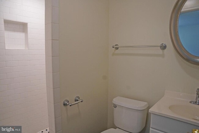 Photo - 92 Embassy Ct