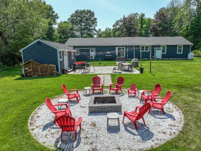 256 Hanscom Rd