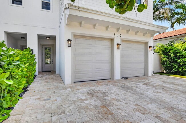 Photo - 500 NE Wavecrest Way