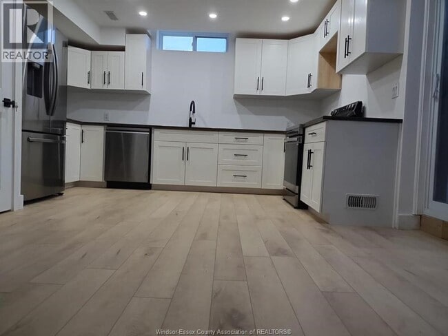 Photo - 631 Holburn St