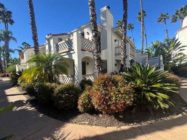 Building Photo - 9408 Twin Trails Dr Unit 106