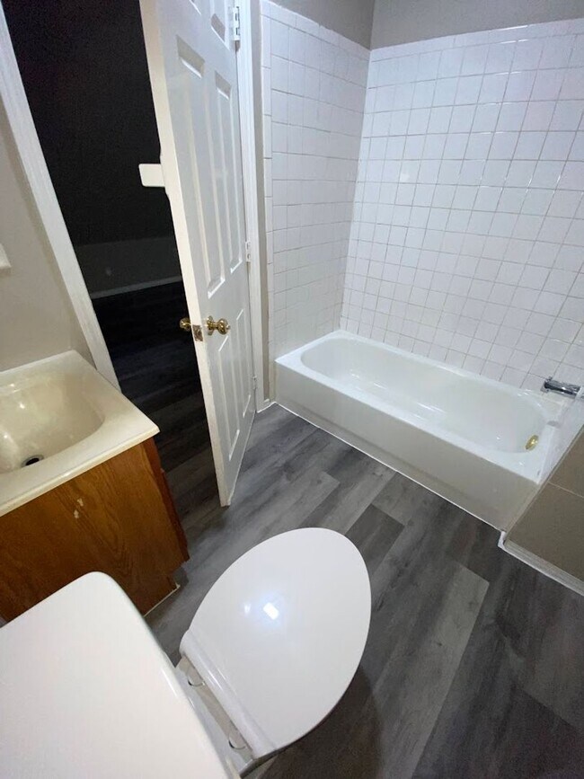 Photo - 1655 N Van Buren St Unit 5