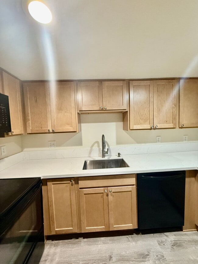 Photo - 201 Lupin St Unit 3