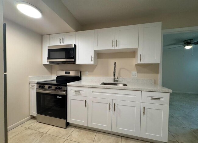 2074 NW 43 Terrace Unit 8