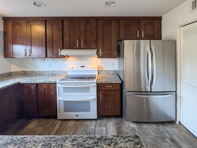 Photo - 2881 E Fairmount Ave