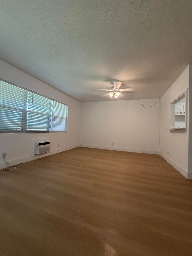 Photo - 63 Norwich C