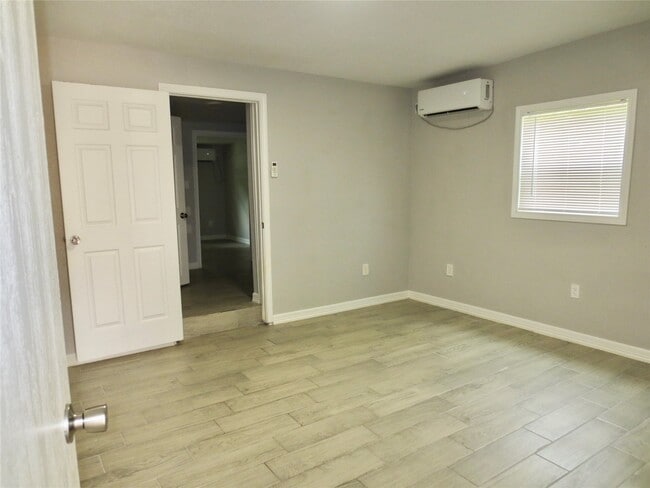Photo - 2204 Parker Rd