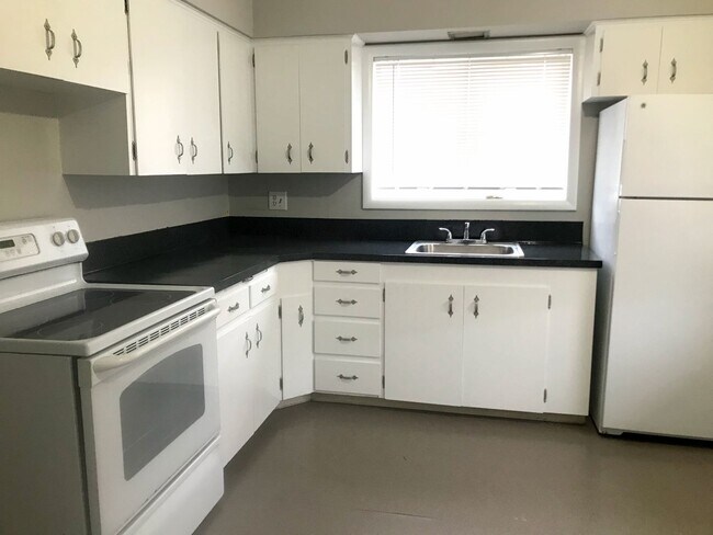 Photo - Large 2 Bed, 1 Bath Duplex Apartment with ...