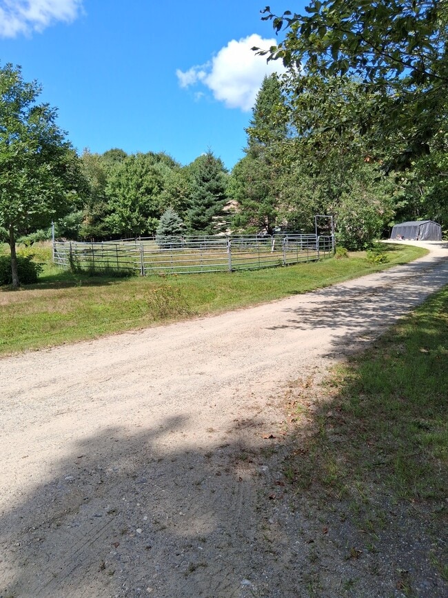 28 Taryn Dr Unit 1