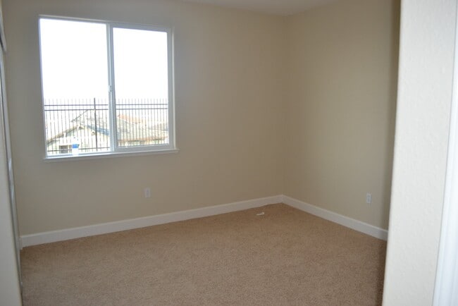 Photo - 2510 Amantea Way Unit In law  $1950