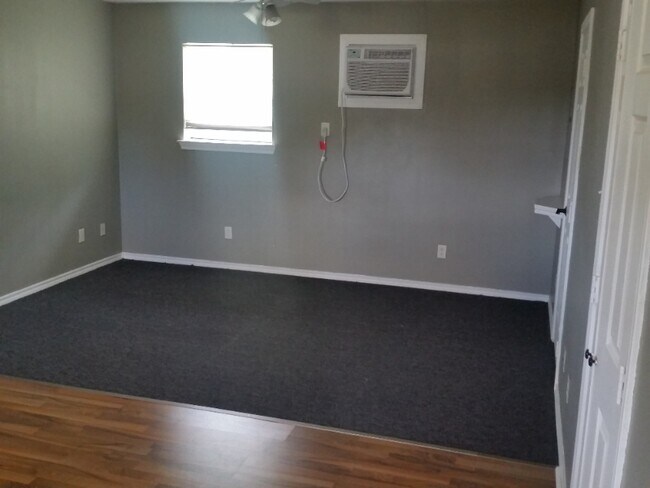 1976 Quality Blvd Unit 16