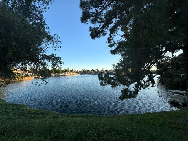 Building Photo - RUNAWAY POINT AT THE LAKES TEMPE Unit 225 Rental