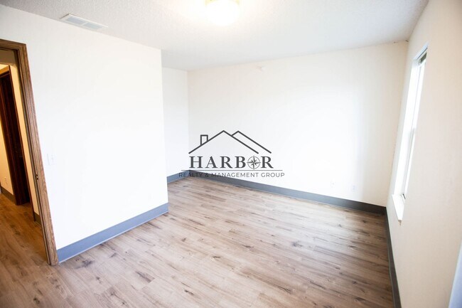 Photo - 146 S Broadway Ave Unit 203