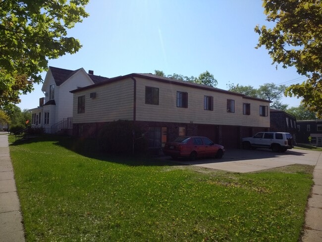 Building Photo - 303 Talmadge St Unit 303 #3