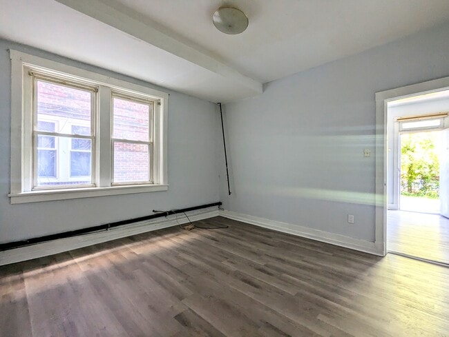 Photo - 2116 Bedford Ave Unidad Rear