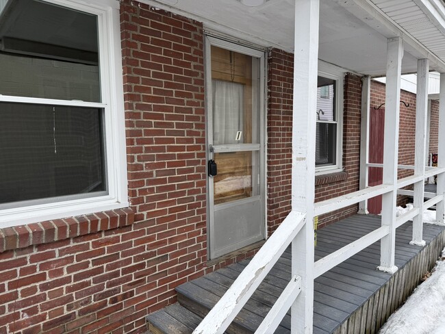 Private entrance - 16 Pleasant St Unit 1