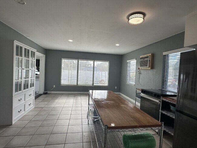 Photo - "Charming 1-Bedroom in Port Charlotte's Tranquil Setting"