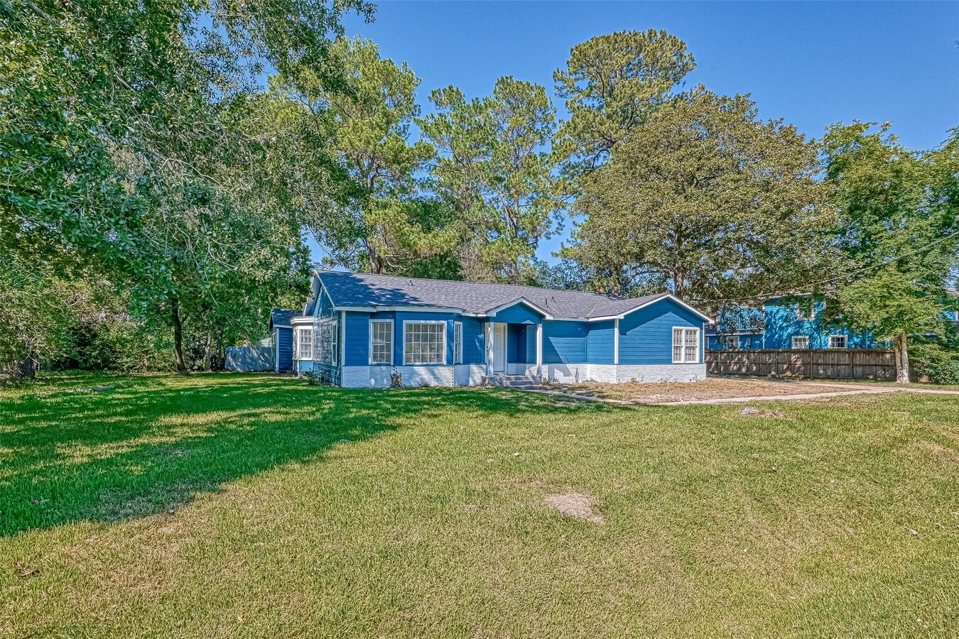 Photo - 5609 Denmark St
