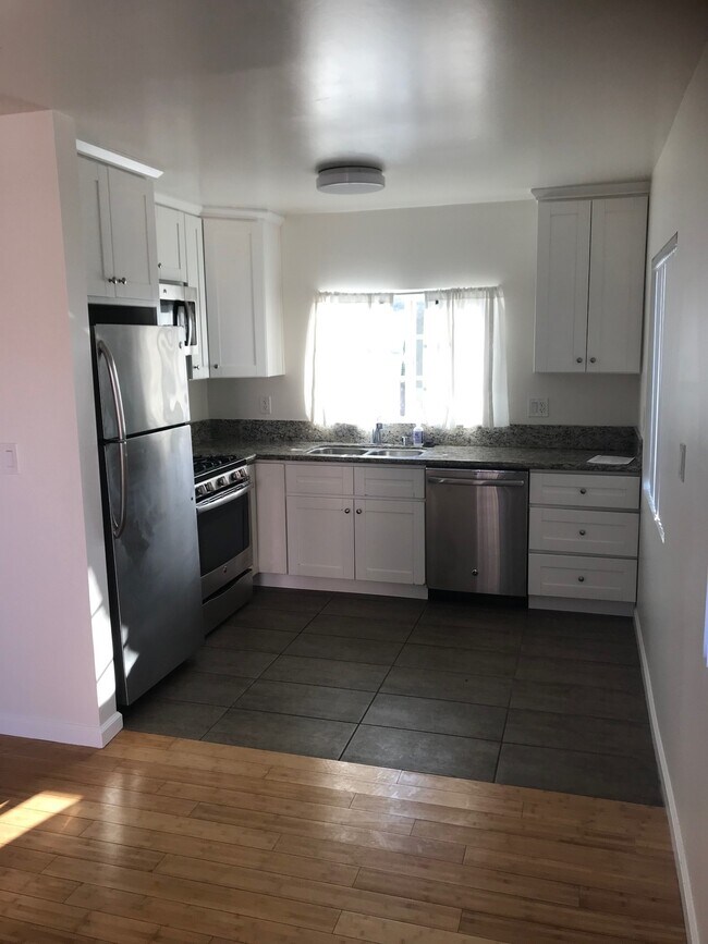 Photo - 1828 Montrose St Unit 4