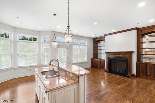 Photo - 12 Howland Ter