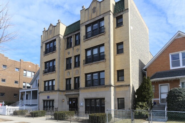 Building Photo - 4740 N Hermitage Ave Rental