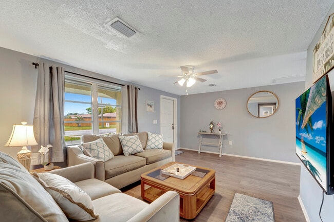 Photo - 656 Southland Rd