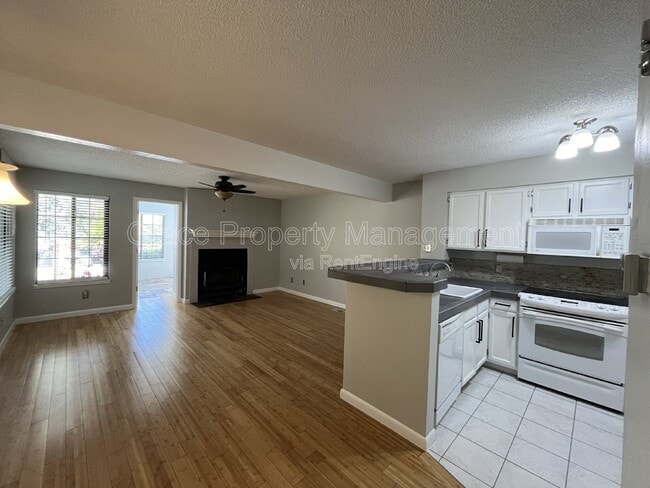 Photo - 4850 E Kentucky Ave