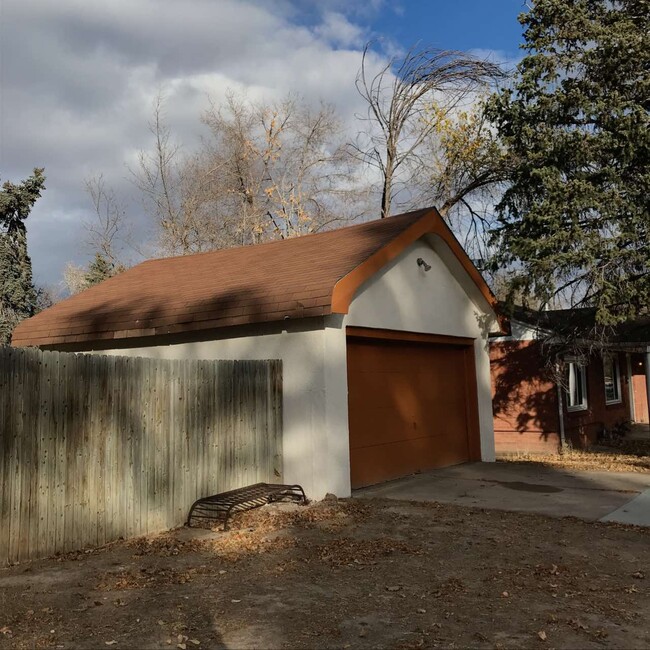 Photo - 1536 Peterson St