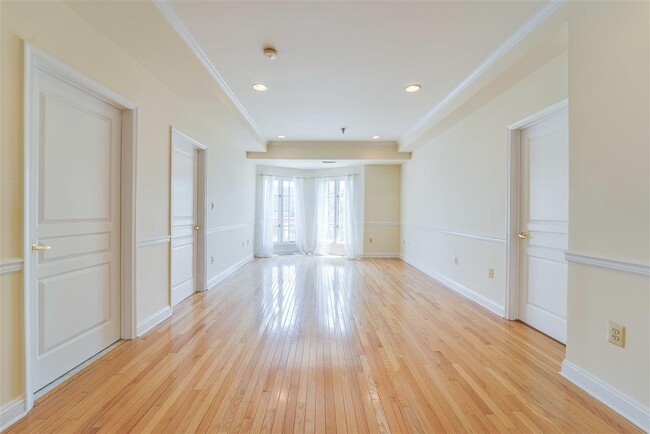Building Photo - 84 Adams St Unit 3D