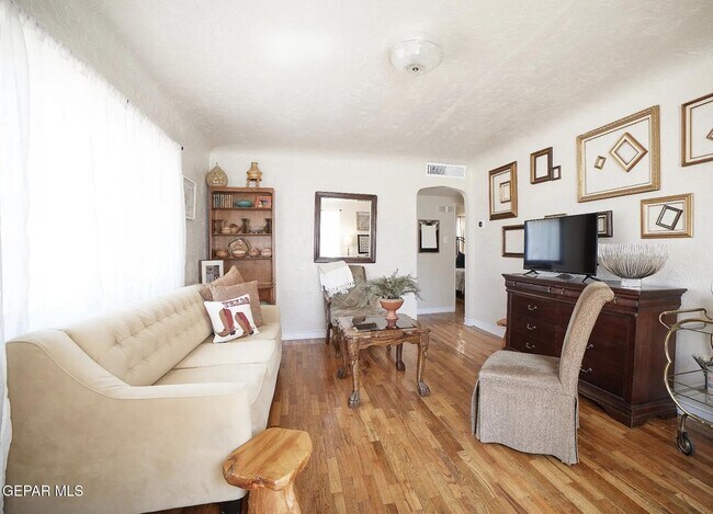 Photo - 3236 Richmond Ave