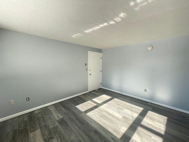 Photo - 181 Loudon Rd Unidad 212